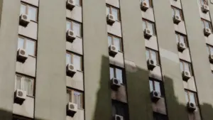 how much electricity does a window ac use per month